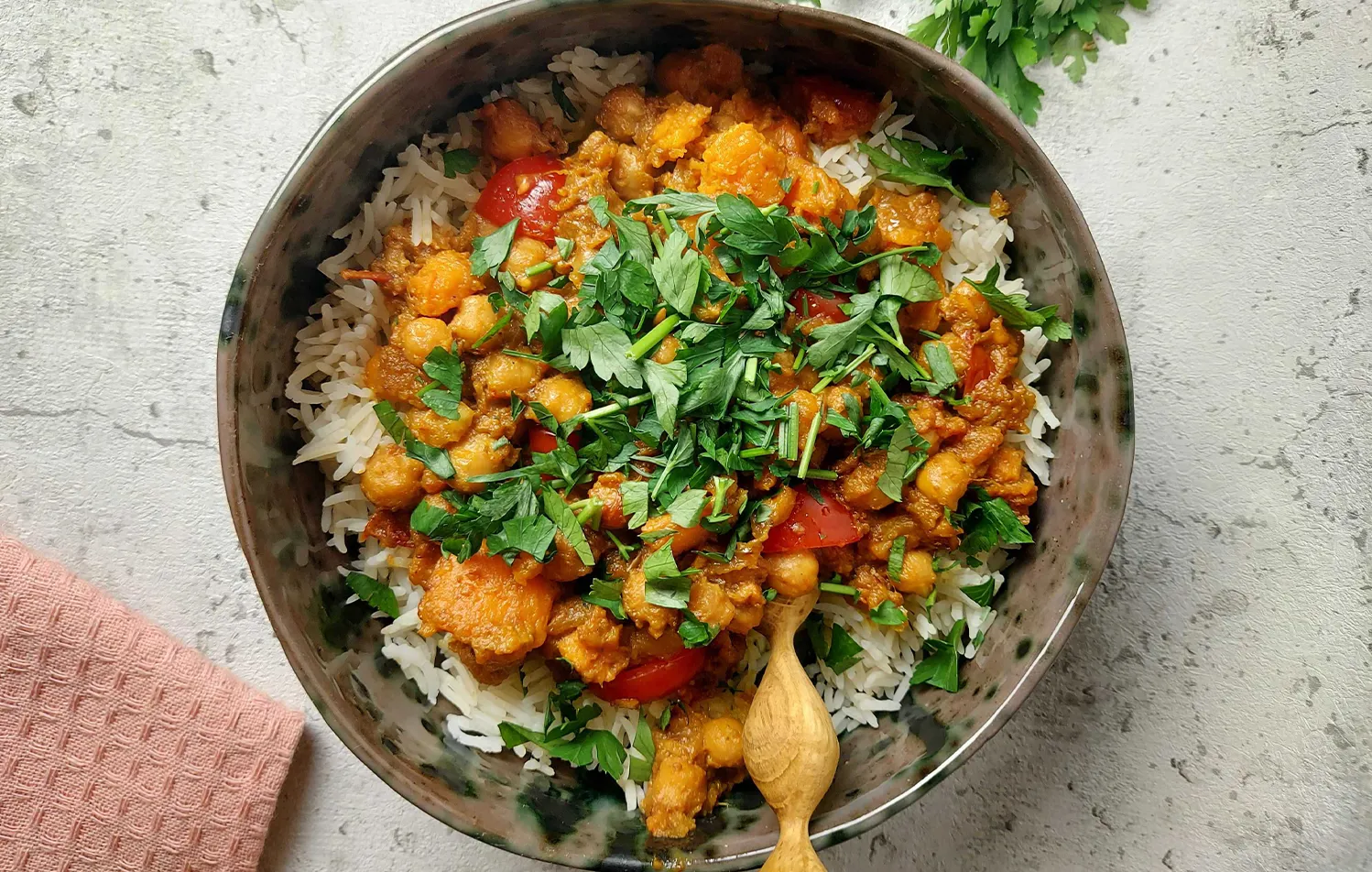 Curry z cieciorką, warzywami i ryżem